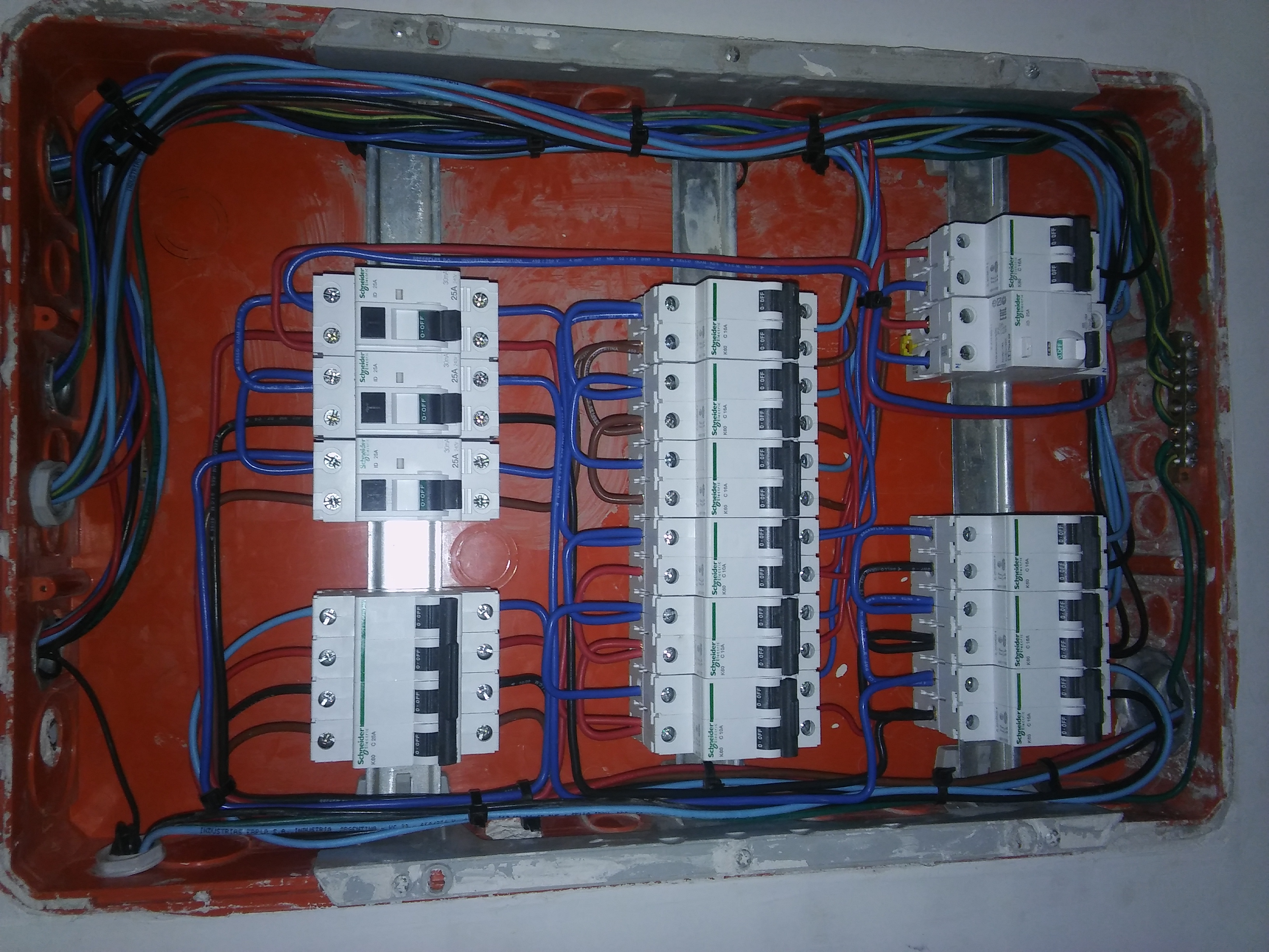 Trabajo de instalaci�n el�ctrica