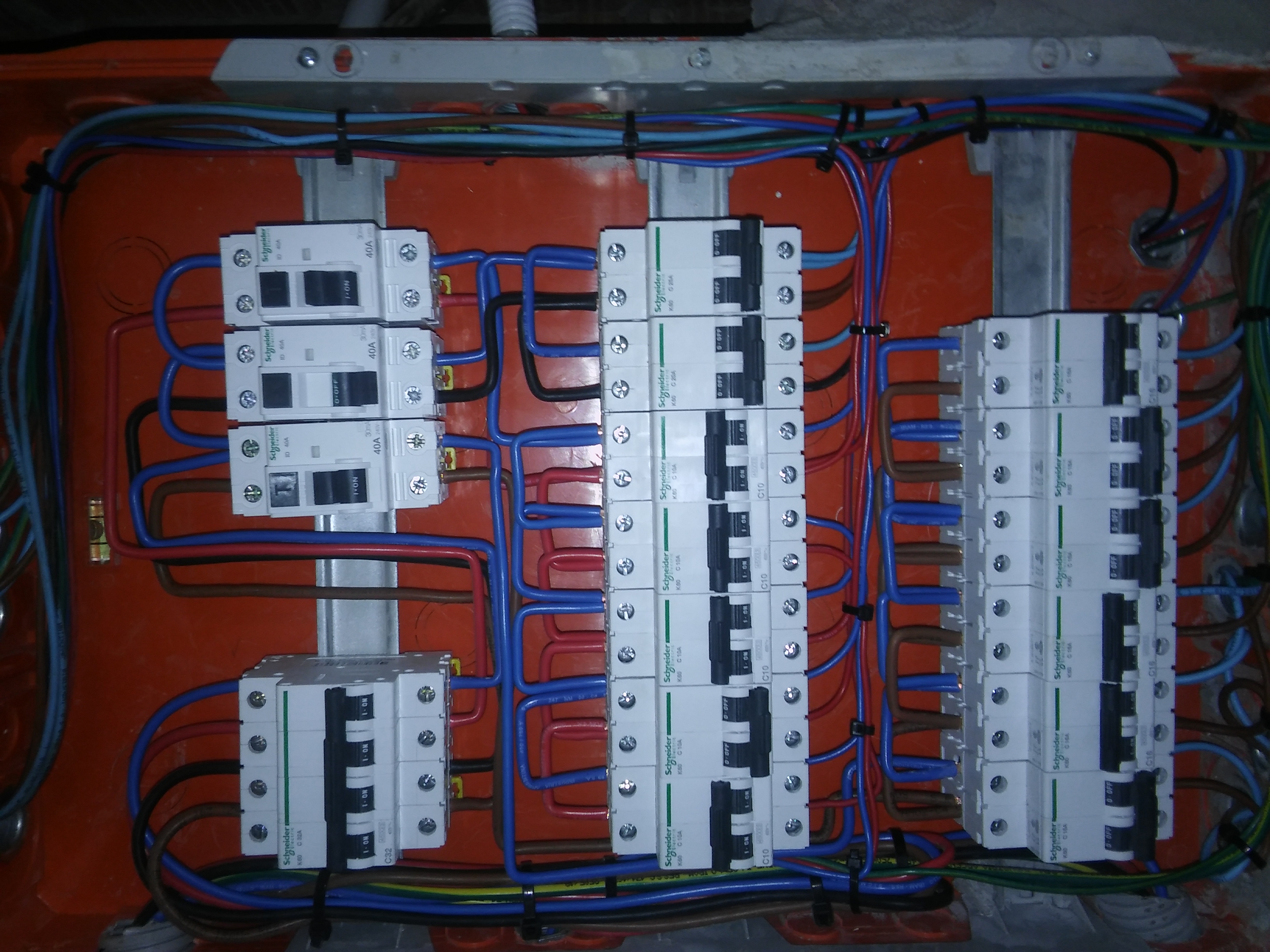 Trabajo de instalaci�n el�ctrica
